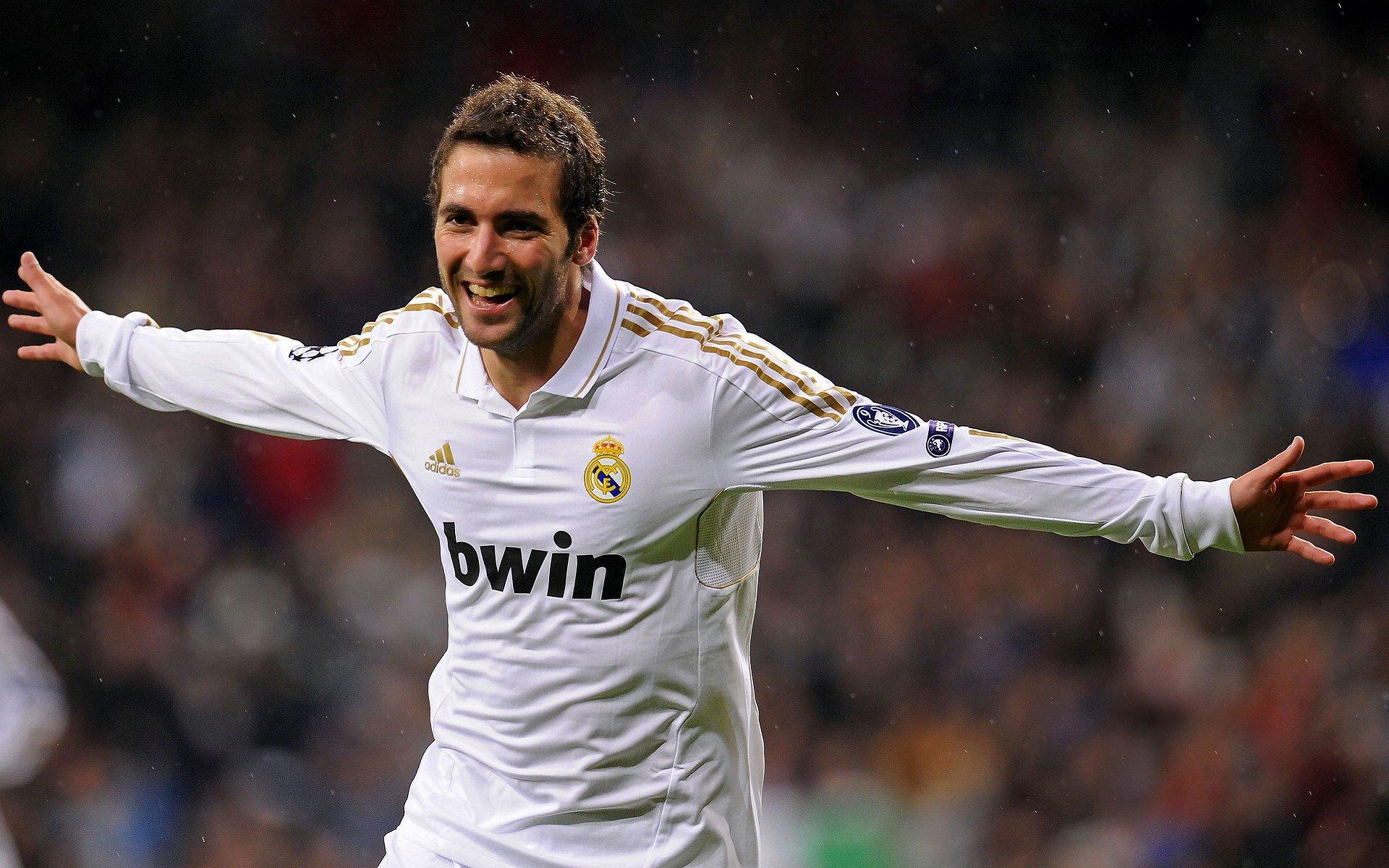 官宣！内马尔加盟沙特豪门，一天收入300万，签约现场忍不住笑了